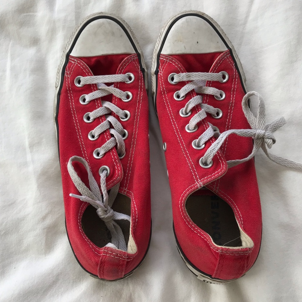 Red converse low tops chuck taylor